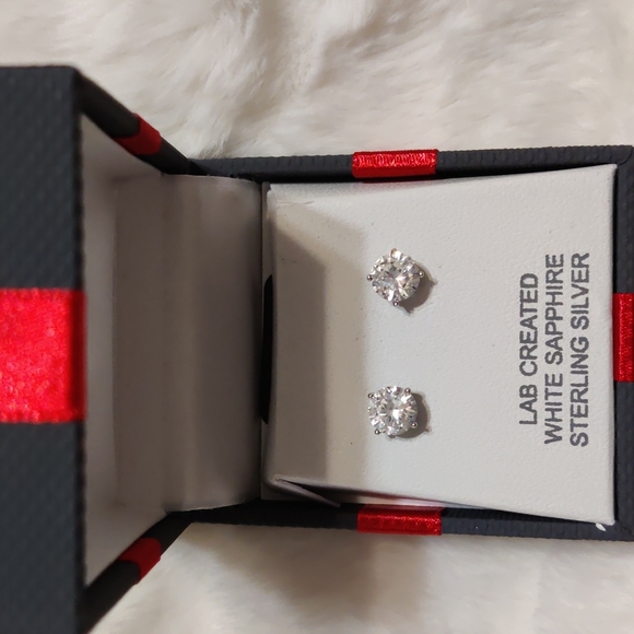 Earrings - Picture 1 of 2